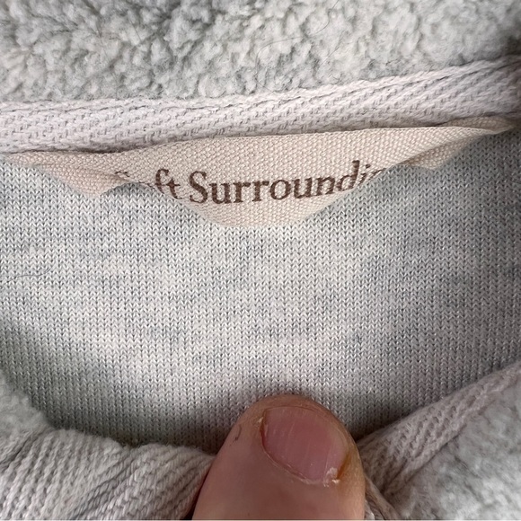 SOFT SURROUNDINGS MENS CREAM FLEECE Abalone buttons pullover. Size Medium - Picture 8 of 9